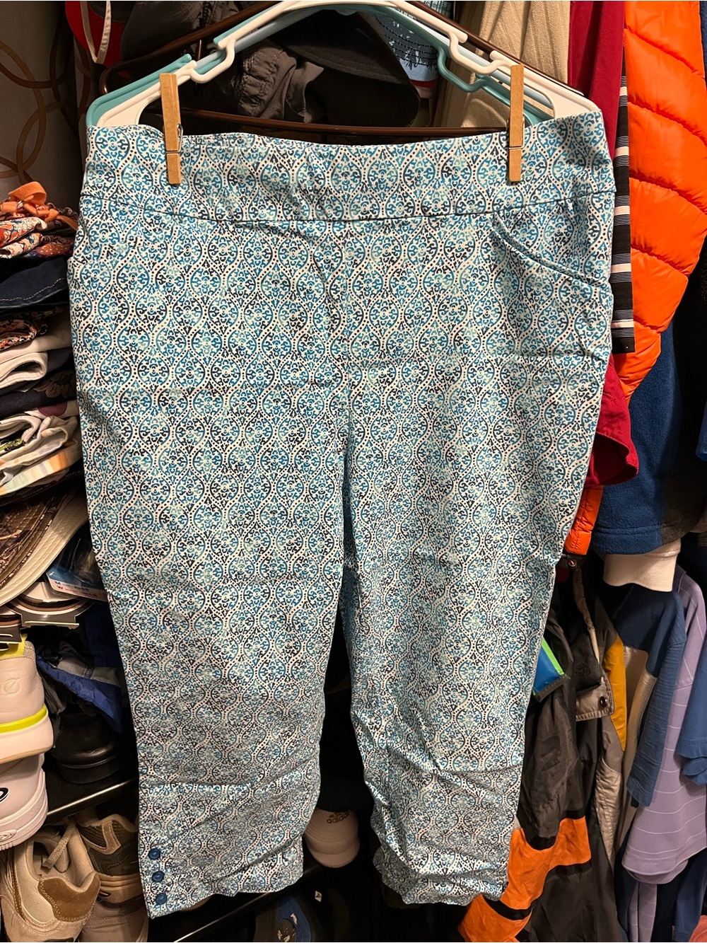 Chico's Aqua & Navy Printed Pull-On Capri Pants